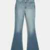 Højtaljede jeans med medium vask og udvidede ben Højtaljede jeans med medium vask og udvidede ben