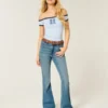 Højtaljede jeans med medium vask og udvidede ben Højtaljede jeans med medium vask og udvidede ben