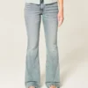 Højtaljede jeans med medium vask og udvidede ben Højtaljede jeans med medium vask og udvidede ben