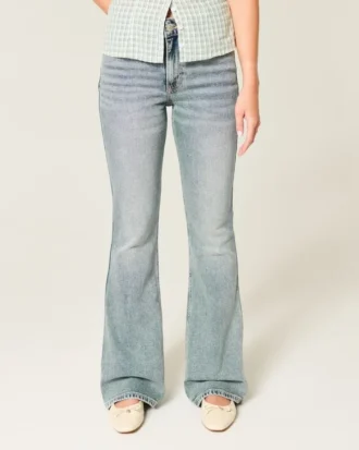 Højtaljede jeans med medium vask og udvidede ben