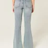 Højtaljede jeans med medium vask og udvidede ben Højtaljede jeans med medium vask og udvidede ben
