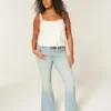 Højtaljede, lysvaskede jeans med stjerneformede lommer Højtaljede, lysvaskede jeans med stjerneformede lommer