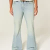 Højtaljede, lysvaskede jeans med stjerneformede lommer Højtaljede, lysvaskede jeans med stjerneformede lommer