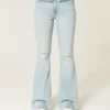 Højtaljede, revne, lysvaskede flare-jeans Højtaljede, revne, lysvaskede flare-jeans