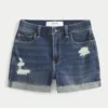 Højtaljede, slidte shorts i mørk vask Højtaljede, slidte shorts i mørk vask