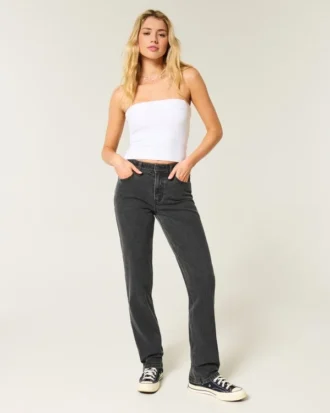 Højtaljede, vaskede, sorte jeans med lige ben
