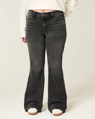 Højtaljede, vasket sorte flare-jeans