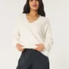 Hollister Comfy Cloud oversized sweater med V-hals Hollister Comfy Cloud oversized sweater med V-hals