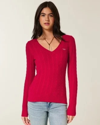 Ikonisk sweater med V-hals og kabelstrik