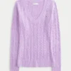 Ikonisk sweater med V-hals og kabelstrik