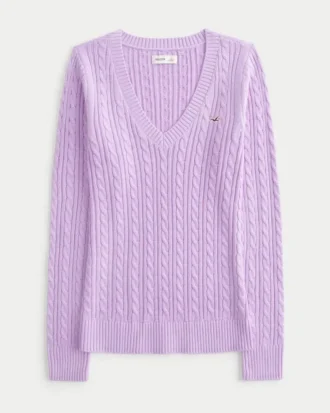 Ikonisk sweater med V-hals og kabelstrik