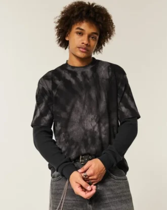 Kasseformet, kraftig bomulds-T-shirt med tie-dye-mønster Kasseformet, kraftig bomulds-T-shirt med tie-dye-mønster