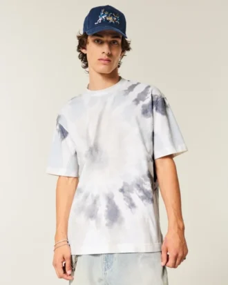 Kasseformet, kraftig bomulds-T-shirt med tie-dye-mønster Kasseformet, kraftig bomulds-T-shirt med tie-dye-mønster