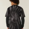 Kasseformet, kraftig bomulds-T-shirt med tie-dye-mønster