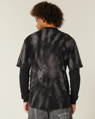 Kasseformet, kraftig bomulds-T-shirt med tie-dye-mønster Kasseformet, kraftig bomulds-T-shirt med tie-dye-mønster