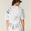 Kasseformet, kraftig bomulds-T-shirt med tie-dye-mønster