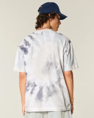 Kasseformet, kraftig bomulds-T-shirt med tie-dye-mønster Kasseformet, kraftig bomulds-T-shirt med tie-dye-mønster