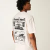 Kasseformet, kraftig Dodge Challenger SRT Hellcat-T-shirt med grafik Kasseformet, kraftig Dodge Challenger SRT Hellcat-T-shirt med grafik