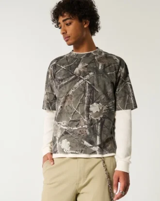 Kasseformet, kraftig, kort camouflage-T-shirt med rund hals
