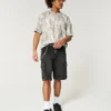 Kasseformet, kraftig, kort camouflage-T-shirt med rund hals