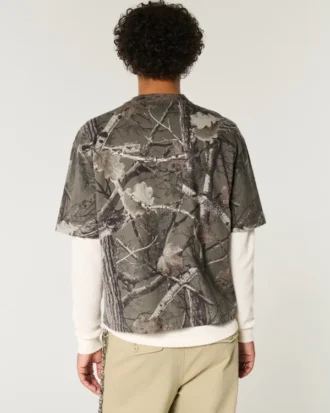 Kasseformet, kraftig, kort camouflage-T-shirt med rund hals