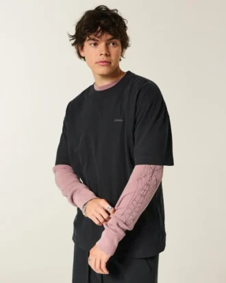 Kasseformet, kraftig T-shirt med mikro-logo og rund halsudskæring Kasseformet, kraftig T-shirt med mikro-logo og rund halsudskæring