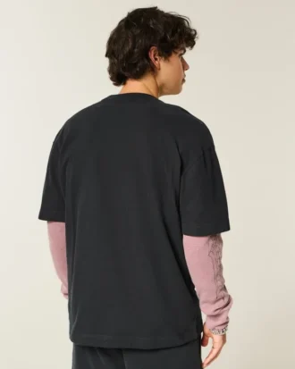 Kasseformet, kraftig T-shirt med mikro-logo og rund halsudskæring Kasseformet, kraftig T-shirt med mikro-logo og rund halsudskæring