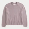 Kasseformet sweater med rullekrave Kasseformet sweater med rullekrave