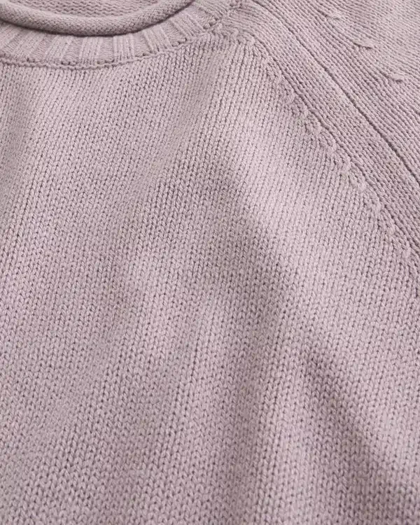 Kasseformet sweater med rullekrave Kasseformet sweater med rullekrave