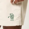 Køle-golfshorts, der går til over knæet Køle-golfshorts, der går til over knæet