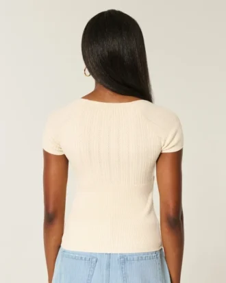 Kortærmet sweater med firkantet halsudskæring