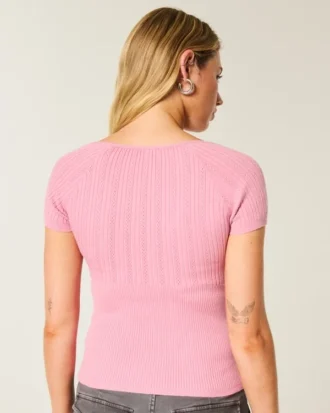 Kortærmet sweater med firkantet halsudskæring