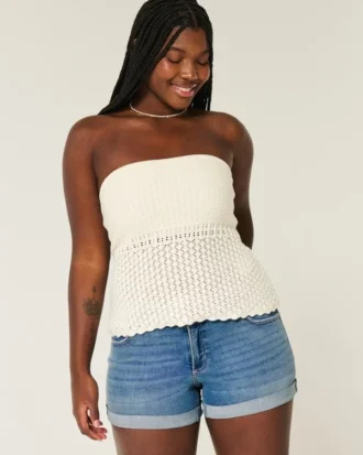 Kurvede lavtaljede shorts i mediumvasket denim