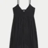 Lang tank top med blondedetaljer Lang tank top med blondedetaljer