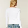 Langærmet bluse med rund halsudskæring Langærmet bluse med rund halsudskæring
