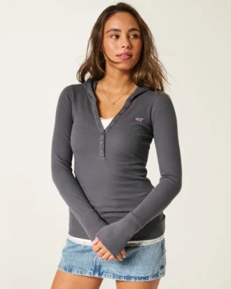 Langærmet Henley med hætte