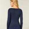 Langærmet, sømløs baby-T-shirt med firkantet halsudskæring