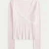 Langærmet wrap-top med blondekant