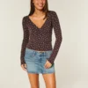 Langærmet wrap-top med V-hals Langærmet wrap-top med V-hals