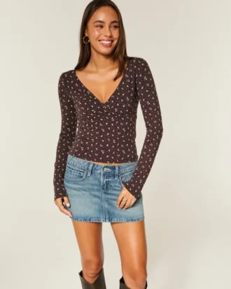 Langærmet wrap-top med V-hals