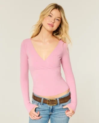 Langærmet wrap-top med V-hals