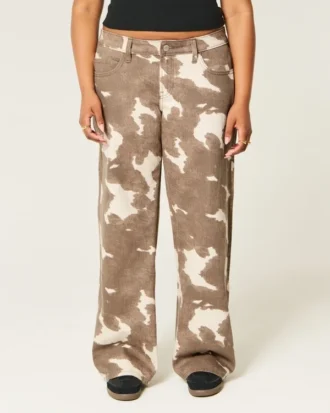 Lavtaljede baggy jeans med ko-print