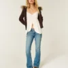 Lavtaljede bootcut-jeans med medium vask og nitter Lavtaljede bootcut-jeans med medium vask og nitter