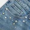 Lavtaljede bootcut-jeans med medium vask og nitter Lavtaljede bootcut-jeans med medium vask og nitter