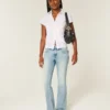 Lavtaljede jeans med mellemvask og broderet sommerfugl i bootcut-pasform Lavtaljede jeans med mellemvask og broderet sommerfugl i bootcut-pasform