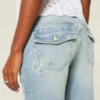 Lavtaljede jeans med mellemvask og broderet sommerfugl i bootcut-pasform Lavtaljede jeans med mellemvask og broderet sommerfugl i bootcut-pasform
