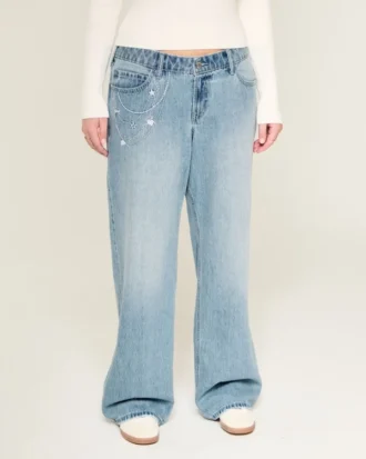 Lavtaljede, lysvaskede baggy jeans med kædebroderi