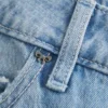 Lavtaljede, lysvaskede baggy jeans med nitter og sløjfer Lavtaljede, lysvaskede baggy jeans med nitter og sløjfer