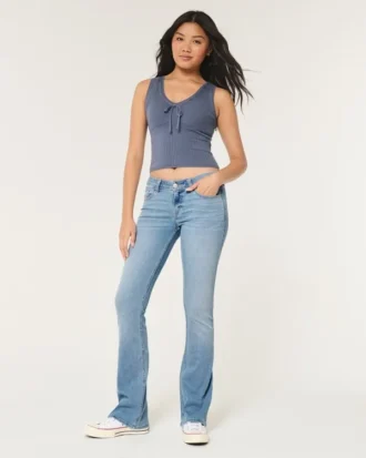 Lavtaljede, lysvaskede bootcut-jeans