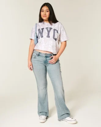 Lavtaljede, lysvaskede bootcut-jeans